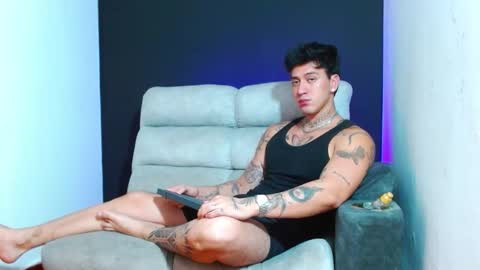 justinfuller_31 online show from February 6, 1:02 am