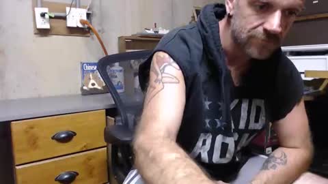 justinmoore1987 online show from April 30, 9:16 am