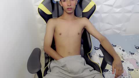 J U S T I N online show from February 25, 7:03 pm