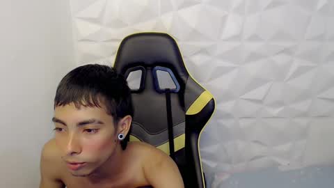 J U S T I N online show from February 26, 6:32 pm