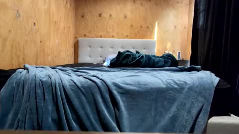 justmoresluts online show from January 31, 8:07 pm