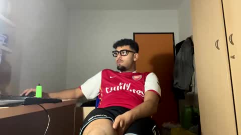 karim03larbi online show from March 10, 9:18 pm