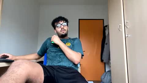 karim03larbi online show from February 28, 10:20 am