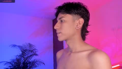 Alejandro Gonzalez online show from October 16, 8:00 am