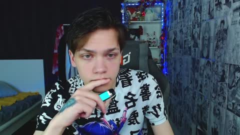 Snapshot of kevin_joestar chatting on January 5, 3:32 am Kevin online show from January 5, 3:32 am