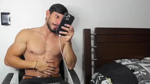 kevin_malone22 online show from December 15, 3:14 am