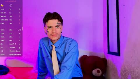 kevinperlas_ online show from December 13, 8:37 pm