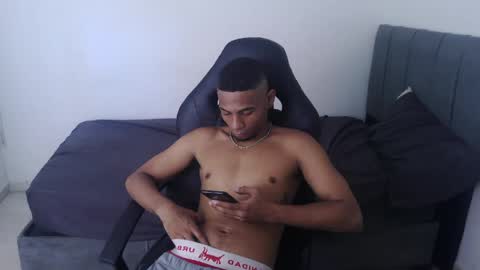 DOMINANT ALPHA KINGS online show from June 1, 7:14 pm