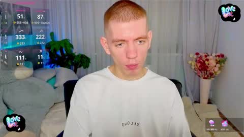 Snapshot of kireev_ chatting on October 12, 8:41 am online show from October 12, 8:41 am