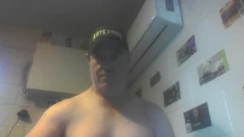 kiwiguy19773 online show from May 10, 3:52 am