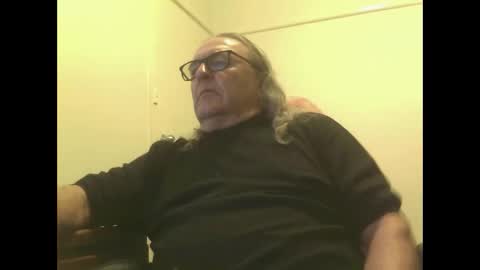 knobout online show from April 22, 11:15 am