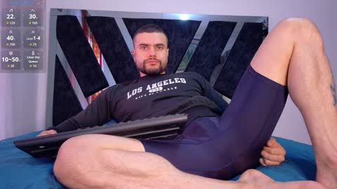 Kroy Wood online show from December 3, 1:28 pm