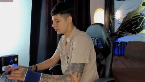 kylesmithx_ online show from December 18, 8:05 pm