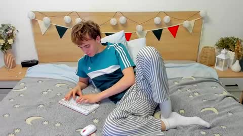 Fandi online show from March 6, 7:43 pm