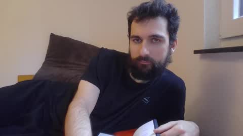 laraaan online show from February 14, 12:44 pm