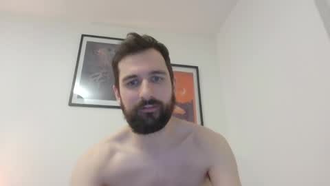 laraaan online show from April 8, 7:11 pm