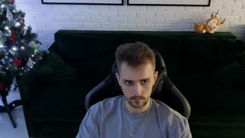 Snapshot of larstar01 chatting on December 12, 2:37 am Lars online show from December 12, 2:37 am