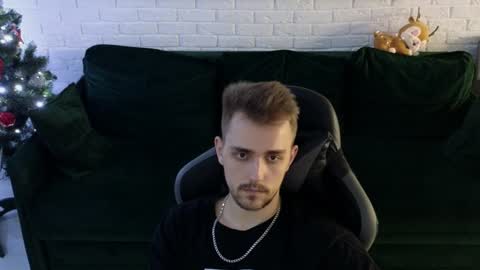 Snapshot of larstar01 chatting on December 11, 2:32 am Lars online show from December 11, 2:32 am