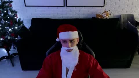 Snapshot of larstar01 chatting on December 26, 2:01 am Lars online show from December 26, 2:01 am