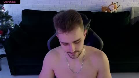 Snapshot of larstar01 chatting on December 28, 2:54 am Lars online show from December 28, 2:54 am