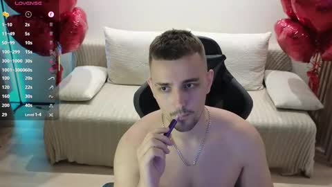 Snapshot of larstar01 chatting on October 5, 9:30 pm Lars online show from October 5, 9:30 pm