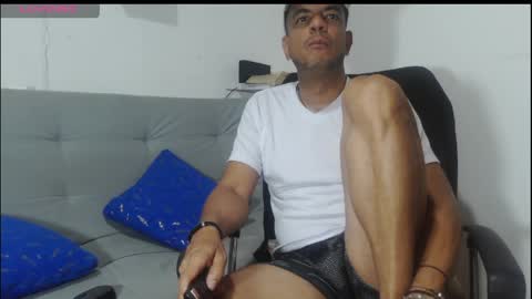 latinmartin254 online show from May 26, 1:23 am