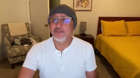 QS - INDEPENDENT MODEL online show from November 16, 6:04 am