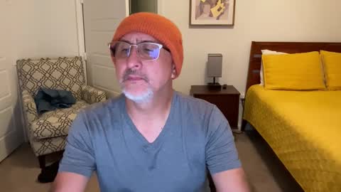 QS - INDEPENDENT MODEL online show from October 31, 5:31 am