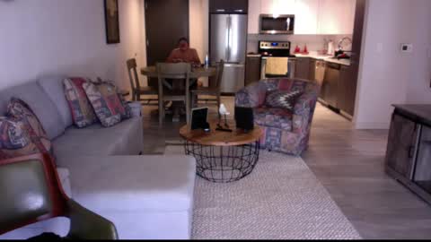 QS - INDEPENDENT MODEL online show from February 22, 6:15 pm