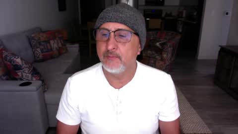 QS - INDEPENDENT MODEL online show from January 18, 6:32 pm