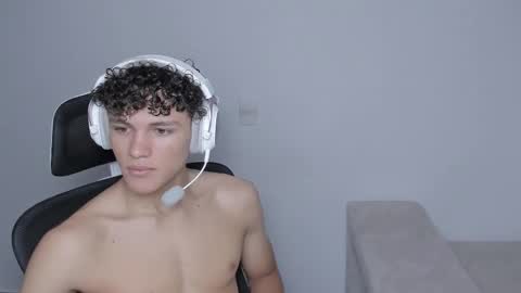 Laureent online show from September 14, 8:33 pm