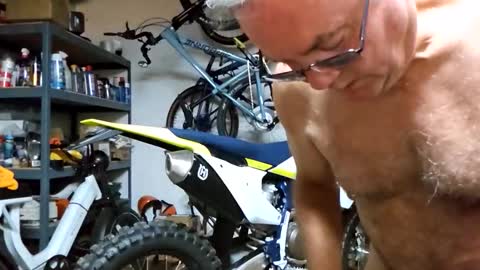 lawnboy62 online show from October 26, 3:52 am