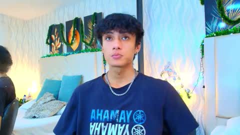 Lean online show from December 4, 9:44 pm