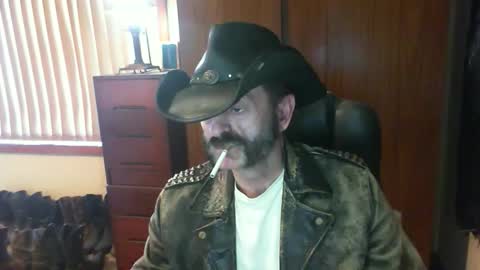 leathergreaser online show from May 27, 1:57 am