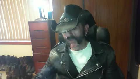 leathergreaser online show from May 22, 10:48 pm