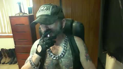 leathergreaser online show from January 31, 11:14 pm