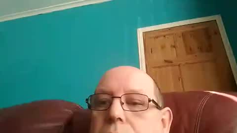 leatherpants68 online show from October 25, 1:13 pm