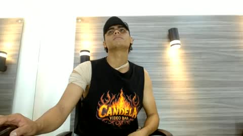 lelehott01 online show from June 25, 3:53 am