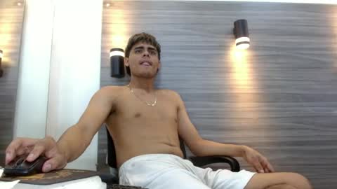 lelehott01 online show from July 2, 3:05 am