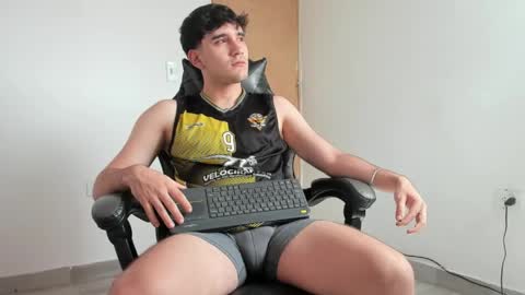 Leo Jones online show from April 10, 7:21 pm