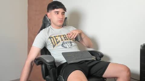 Leo Jones online show from February 14, 9:43 pm