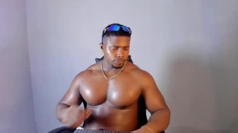Leandro jones online show from June 2, 1:39 am
