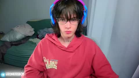 leonkissboy online show from June 26, 5:37 pm