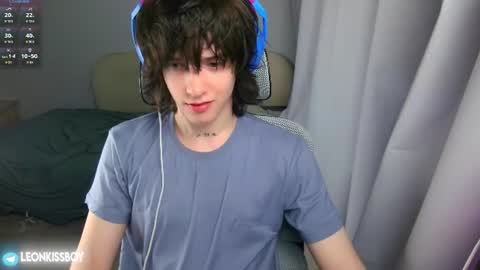 leonkissboy online show from June 22, 5:50 pm