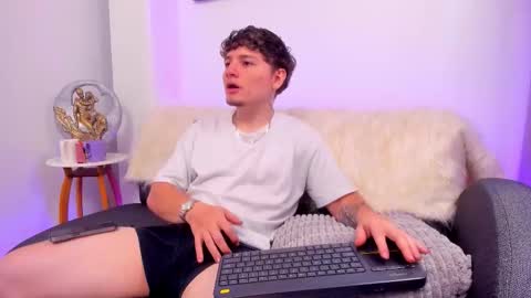 Leo  online show from November 30, 5:31 am