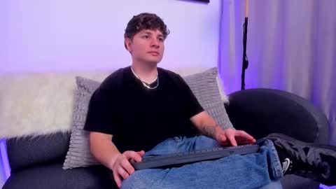 Leo  online show from December 3, 4:18 am