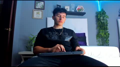 liam_conorr online show from December 9, 12:31 pm