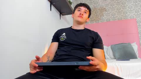 liam_conorr online show from January 29, 12:24 pm