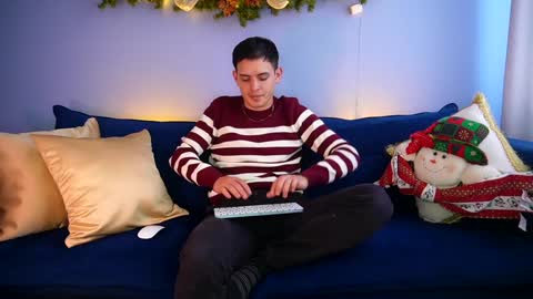 Liam online show from December 17, 6:42 pm