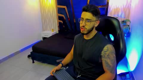 LIAM KLEIN online show from December 19, 11:29 am